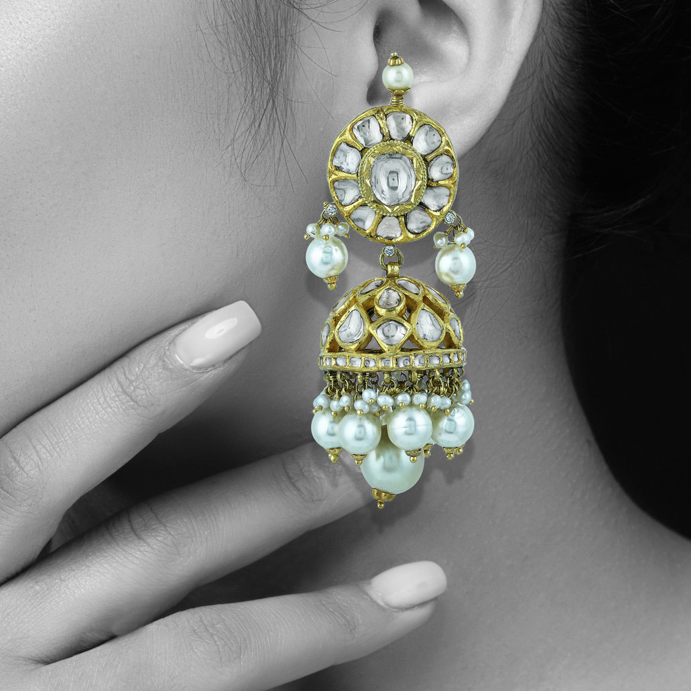 Elegant Necklace Set with Uncut Diamond Polkis and Pearls