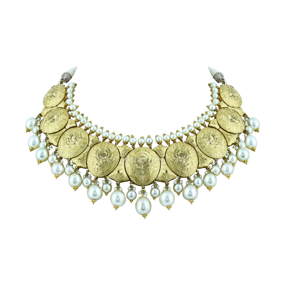 Elegant Necklace Set with Uncut Diamond Polkis and Pearls