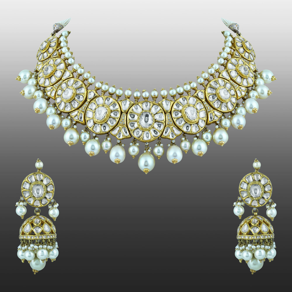 Elegant Necklace Set with Uncut Diamond Polkis and Pearls