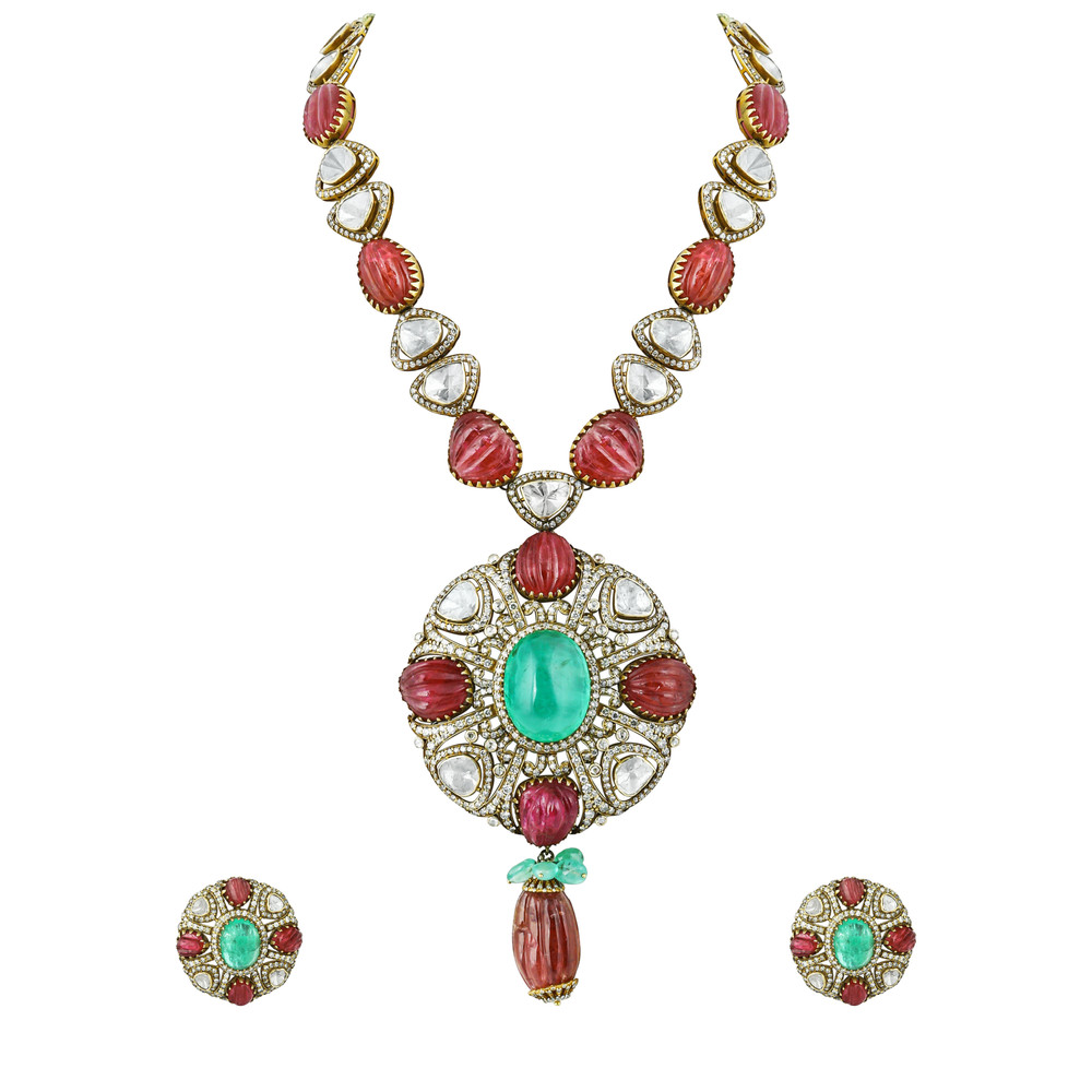 Carved Spinal and Emerald Pendant Necklace with Earrings