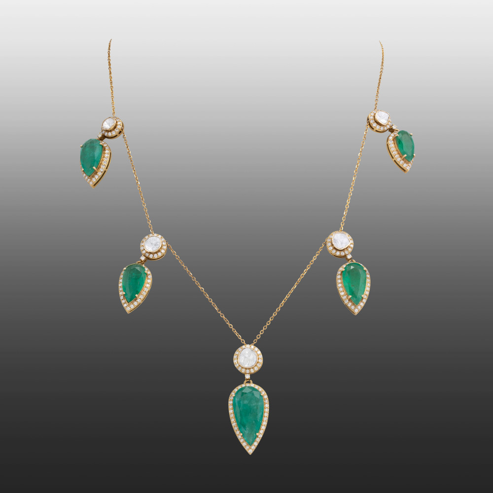 Gold Chain Necklace with Pear-Shaped Emerald and Polki Charms