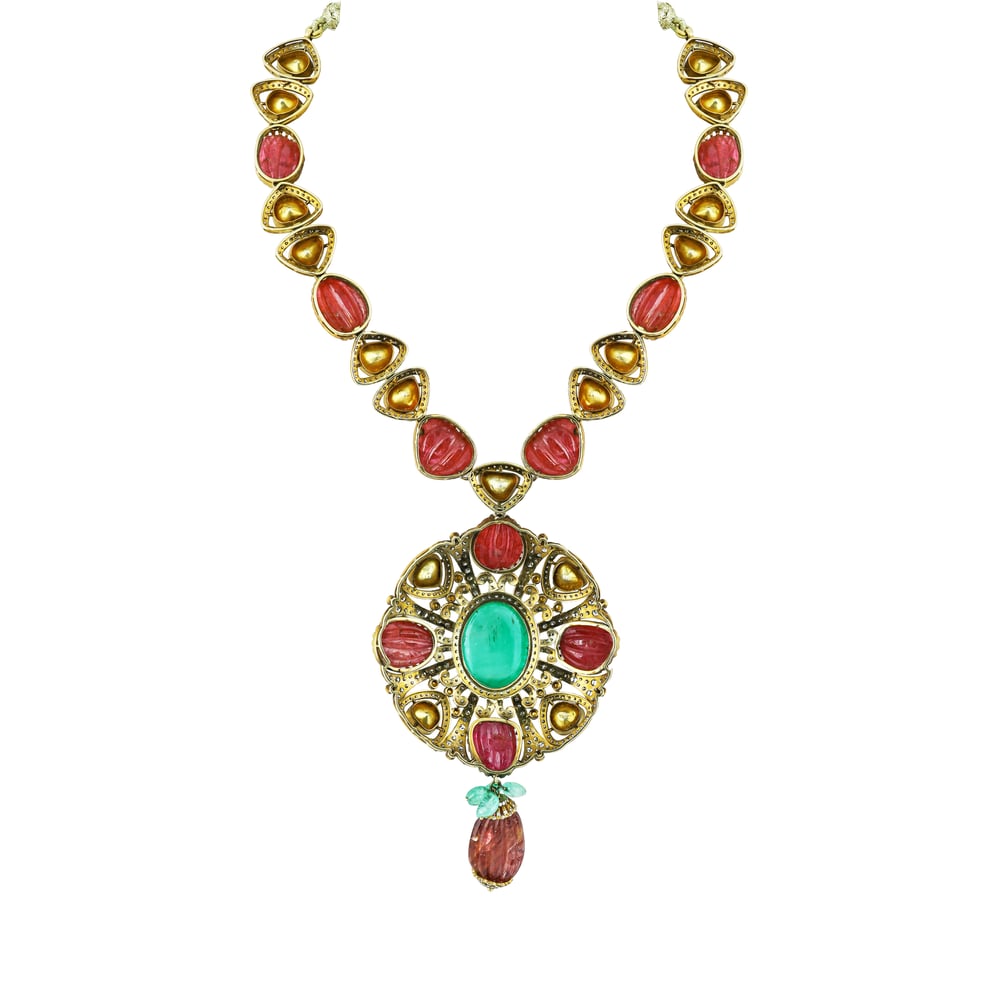 Carved Spinal and Emerald Pendant Necklace with Earrings