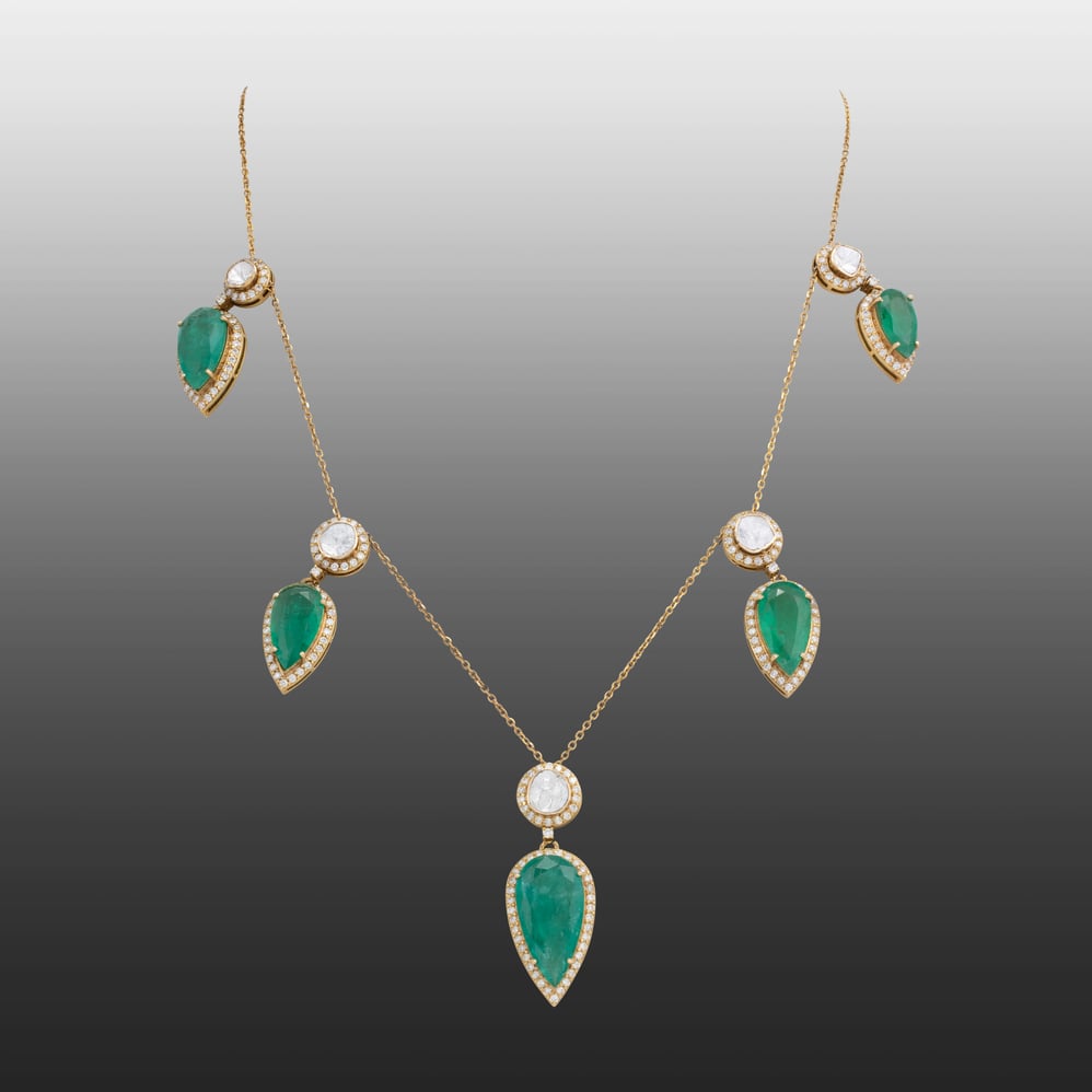 Gold Chain Necklace with Pear-Shaped Emerald and Polki Charms