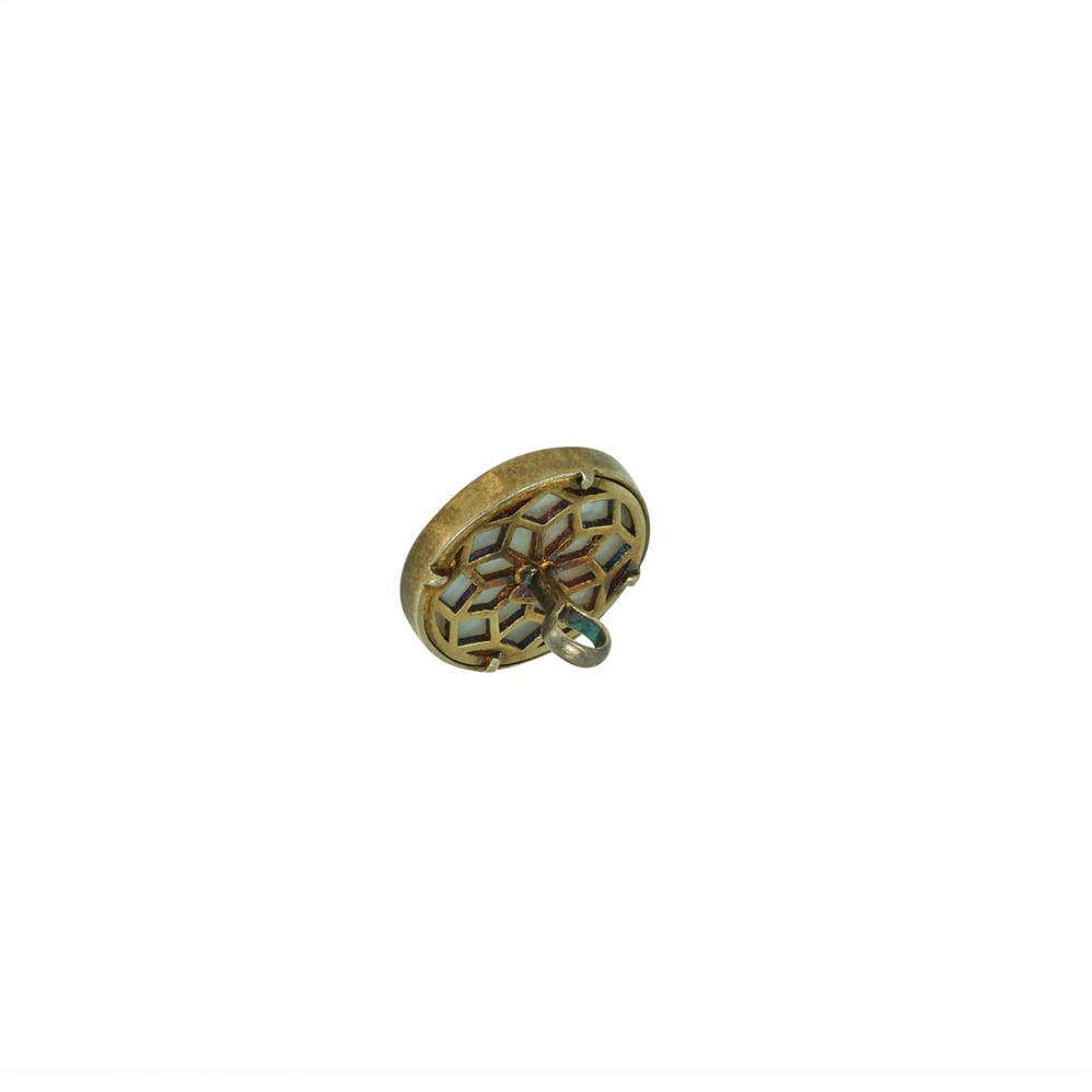 Men&rsquo;s Button with Gold Floral Design on Mother of Pearl