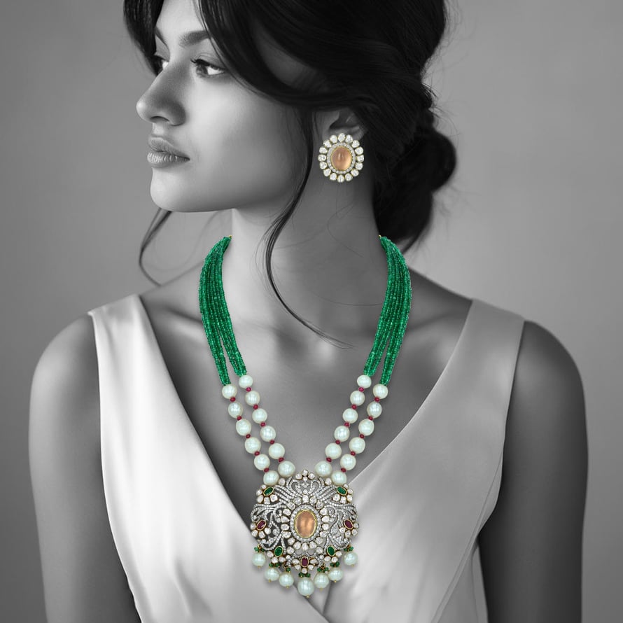 Grand Gemstone Necklace with Green Beads and Pearls