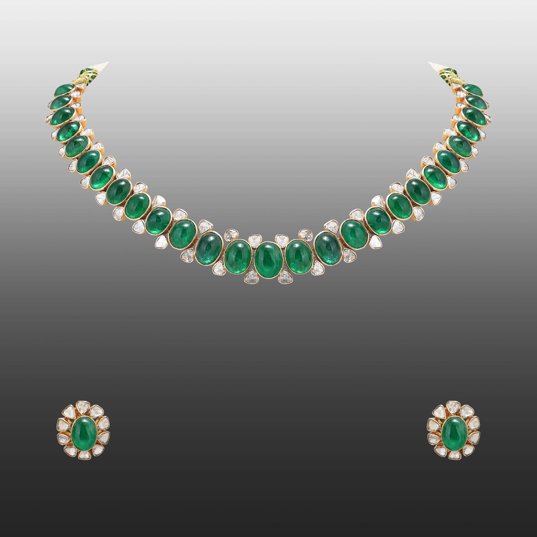 Emerald Cabochon Polki Necklace with Floral Stud