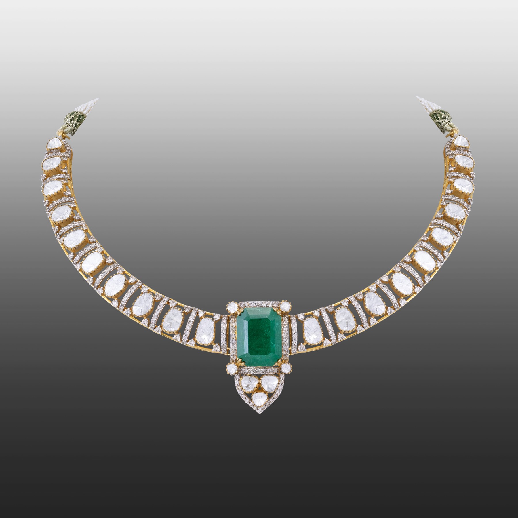 Open-Set Polki Necklace with Emerald Centre